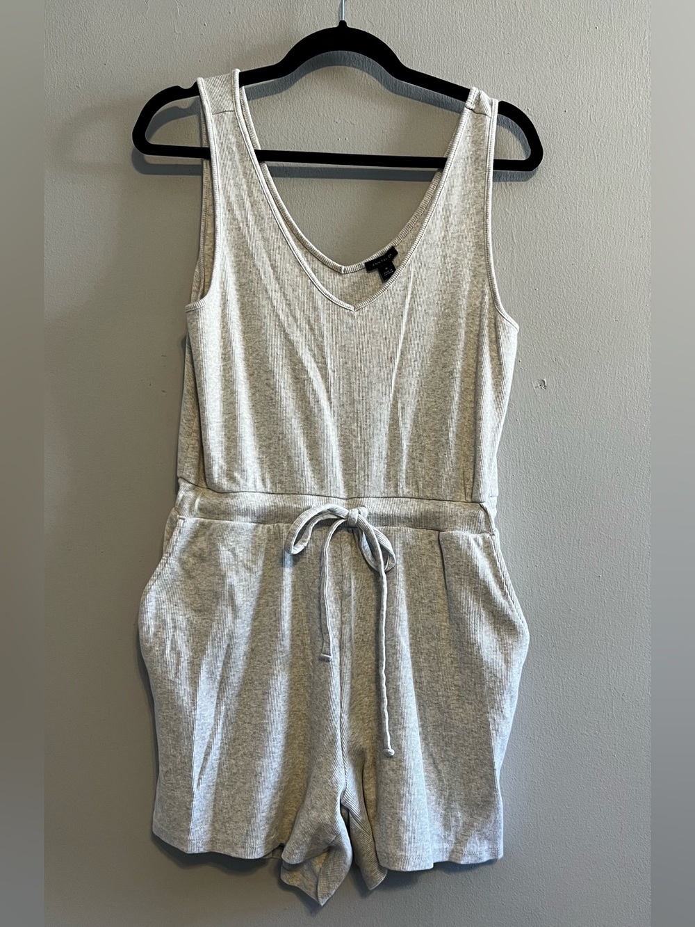 Ann Taylor Grey Ribbed Knit V-Neck Lounge Romper Shorts Jumpsuit | Women’s M